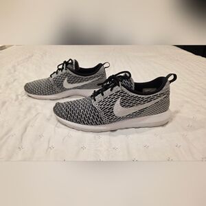 Nike Roche Run Shoes